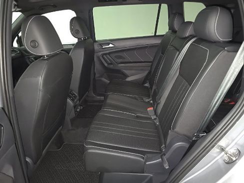 Used 2023 Volkswagen Tiguan SE R-Line FWD image 8
