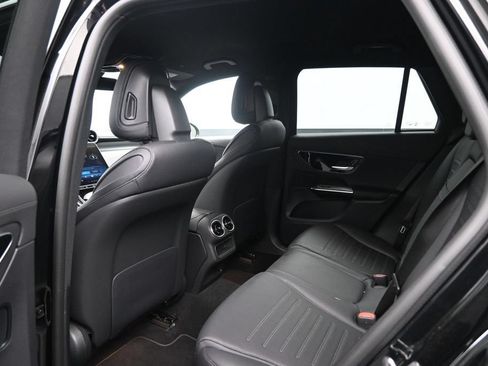 Used 2024 Mercedes-Benz GLC 300 4MATIC image 23