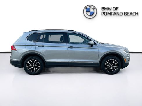 Used 2021 Volkswagen Tiguan SE w/ Panoramic Sunroof Package image 8