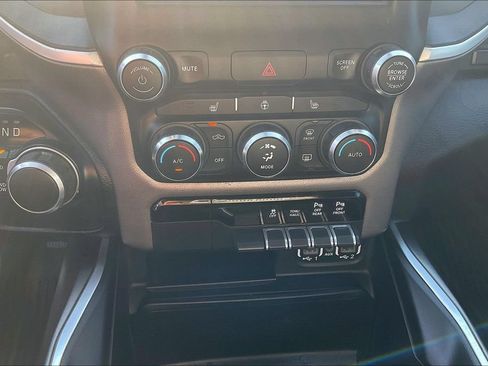 Used 2022 Chevrolet Silverado 2500 Custom w/ Custom Value Package AWD/4WD image 36