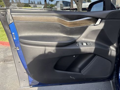 Used 2016 Tesla Model X 90D image 25