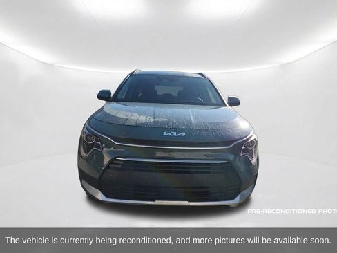 Used 2025 Kia Niro EX FWD image 2