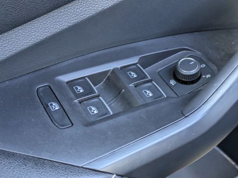 Certified 2025 Volkswagen Jetta Sport FWD image 20