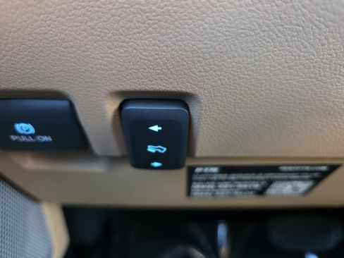 Used 2023 Ford F250 Lariat w/ Chrome Package image 37