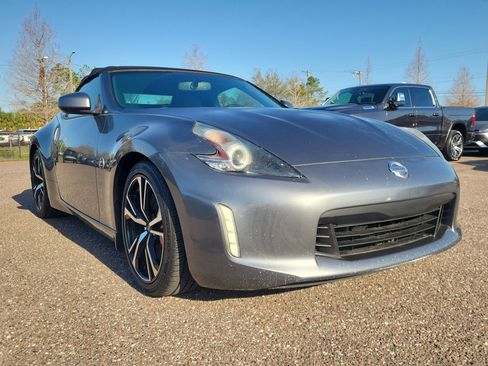 Used 2018 Nissan 370Z Touring Sport image 2