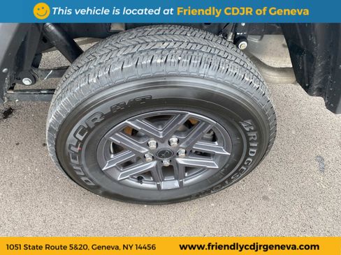 Used 2024 Jeep Gladiator Sport image 21