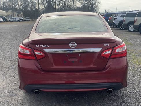 Used 2016 Nissan Altima 2.5 SR w/ LED Appearance Package image 6
