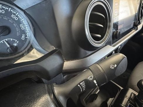 Used 2018 Toyota Tacoma TRD Off-Road w/ Technology Package AWD/4WD image 12