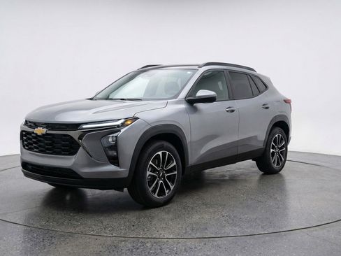 Used 2025 Chevrolet TrailBlazer LT image 3