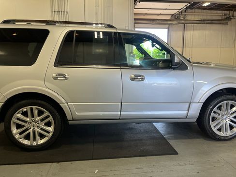 Used 2016 Ford Expedition Limited w/ Equipment Group 301A AWD/4WD image 8