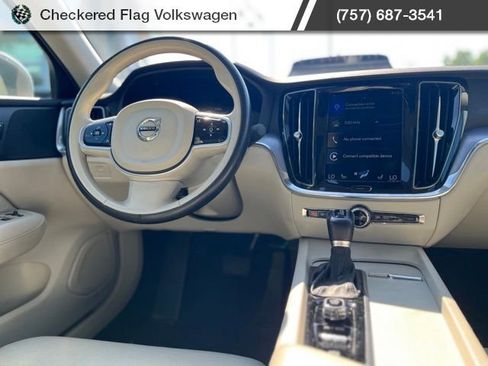 Used 2020 Volvo S60 T5 Momentum FWD image 29