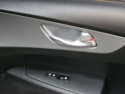Used 2023 Kia Forte LXS FWD image 9