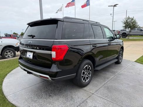 Certified 2024 Ford Expedition XLT RWD image 6