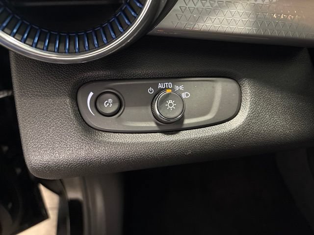 Used 2025 Chevrolet Trax LT FWD image 13