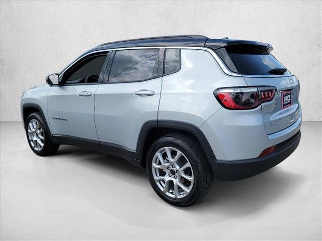 Used 2025 Jeep Compass Limited AWD/4WD image 7