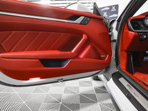 Used 2022 Porsche 911 Turbo image 27