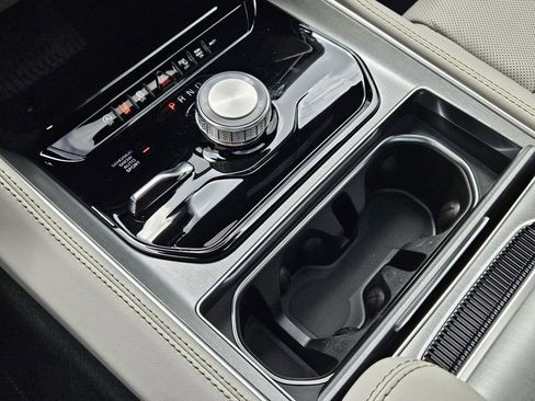 New 2026 Jeep Grand Wagoneer Limited AWD/4WD image 25