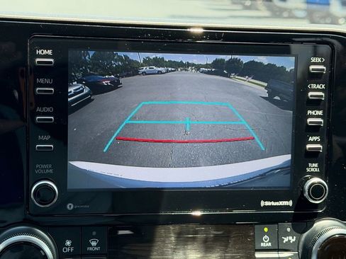 Used 2021 Toyota Highlander L FWD image 25