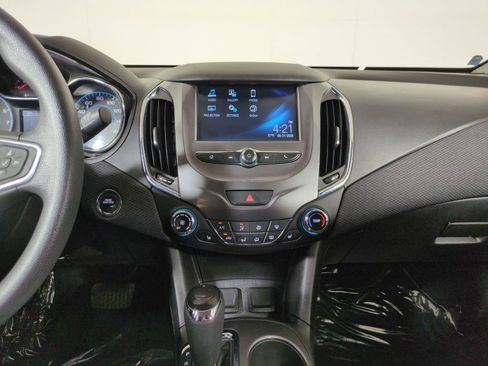 Used 2016 Chevrolet Cruze LT w/ Convenience Package FWD image 18