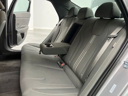 Used 2025 Hyundai Elantra SEL image 13