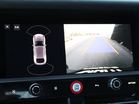 Certified 2024 Porsche Macan image 19