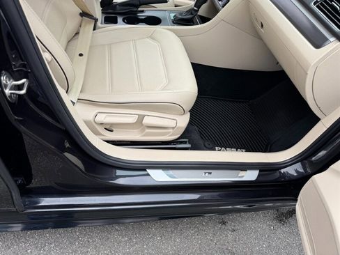 Used 2018 Volkswagen Passat 2.0T R-Line image 50