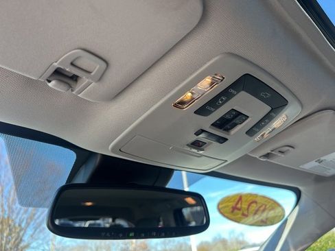 Used 2024 Toyota Sienna XLE image 28