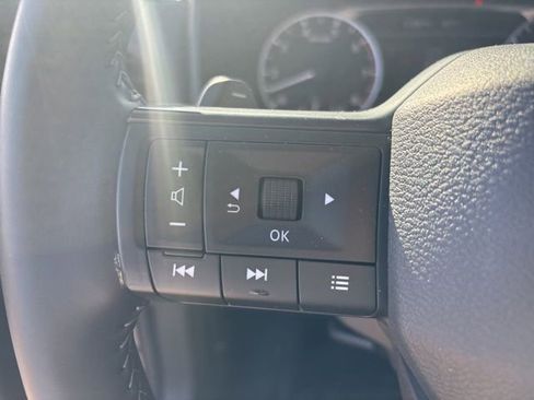 Used 2025 Nissan Rogue SV image 27