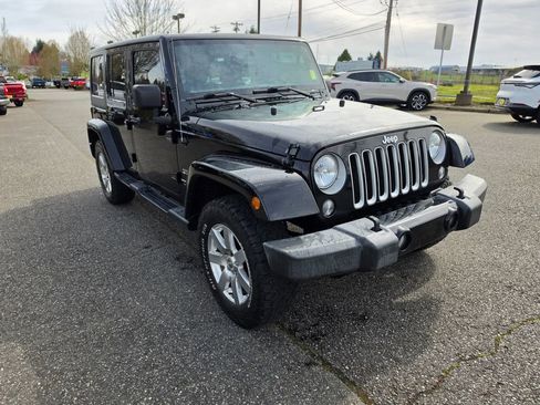 Used 2018 Jeep Wrangler Unlimited Sahara w/ Dual Top Group image 8