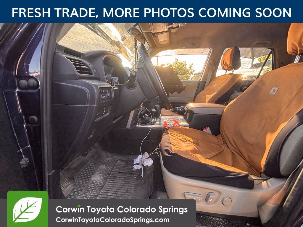 Used 2017 Toyota 4Runner SR5 AWD/4WD image 9