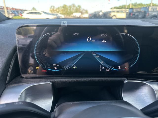 Used 2023 Mercedes-Benz GLB 250 4MATIC w/ Premium Package image 12