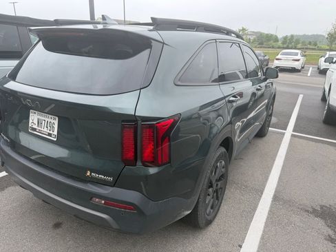 Used 2023 Kia Sorento S w/ Panoramic Sunroof Package AWD/4WD image 3