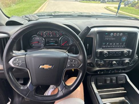 Used 2017 Chevrolet Silverado 1500 LT w/ Midnight Edition AWD/4WD image 7