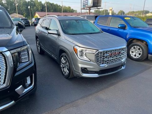 Used 2024 GMC Terrain Denali w/ Denali Premium Package AWD/4WD image 2