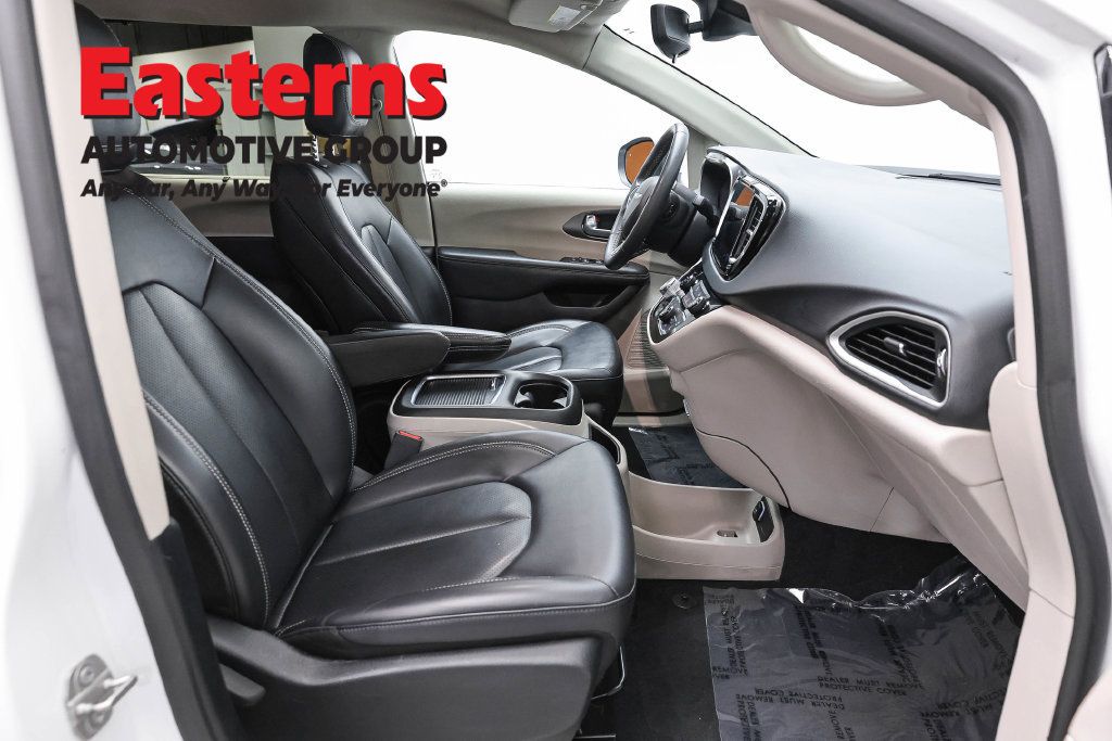 Used 2023 Chrysler Pacifica Touring-L FWD image 25