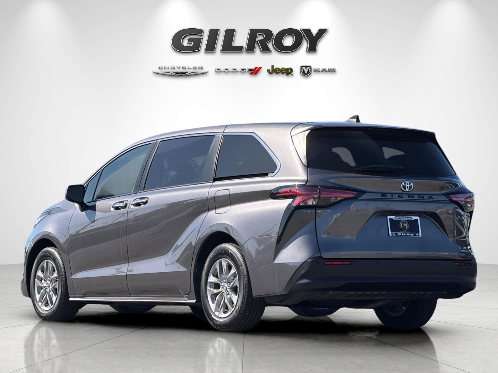 Used 2022 Toyota Sienna XLE FWD image 6