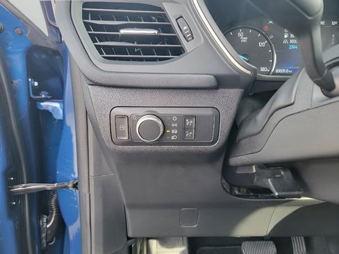 Used 2022 Ford Escape SE w/ Cold Weather Package image 17