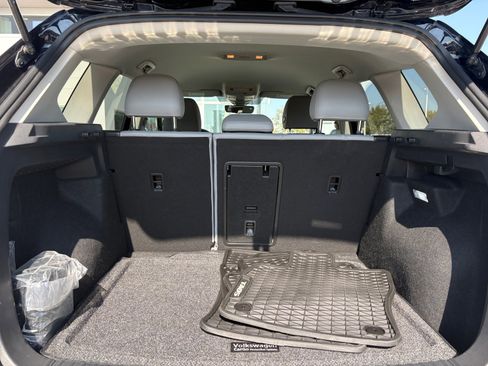 Used 2024 Volkswagen Taos SE image 11