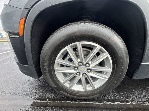 Used 2023 Chevrolet Traverse LT image 10