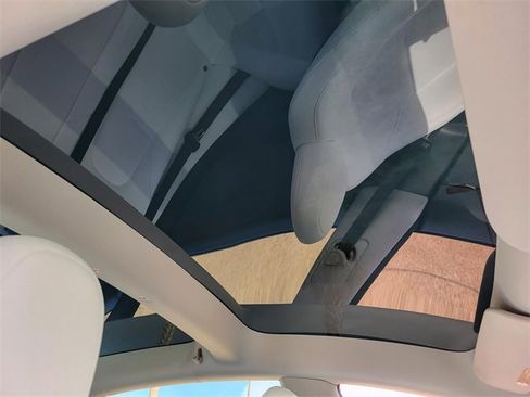 Used 2023 Tesla Model 3 Standard Range image 9