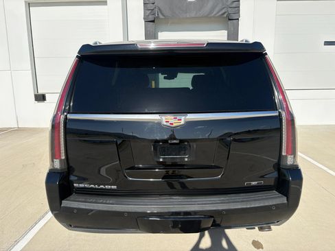 Used 2019 Cadillac Escalade Luxury RWD image 8