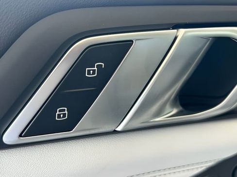 Used 2026 BMW X5 sDrive40i w/ Premium Package image 14