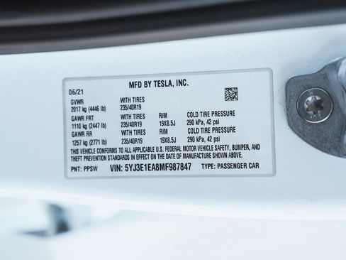 Used 2021 Tesla Model 3 Standard Range Plus image 28