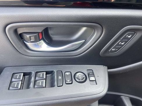 Used 2025 Honda Pilot Touring image 15