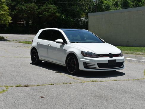 Used 2017 Volkswagen GTI SE FWD image 8