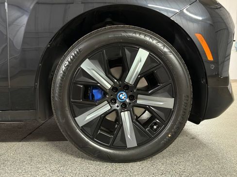Used 2023 BMW iX xDrive50 w/ Sport Package AWD/4WD image 5