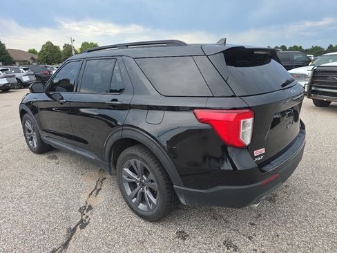 Used 2022 Ford Explorer XLT w/ Equipment Group 202A AWD/4WD image 7