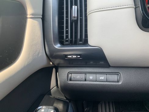 New 2026 Nissan Pathfinder SL FWD image 17