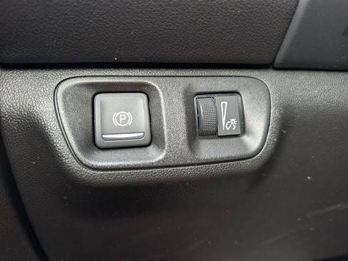 Used 2021 GMC Acadia SLE image 35