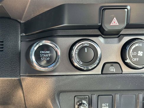 Used 2019 Toyota Tacoma TRD Sport image 6